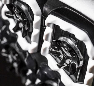 Stealth Cleats provide exceptional 
traction while maintaining a low-to-the-ground 
profile.
