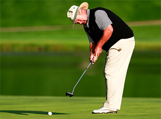 Sean Knapp makes the winning putt